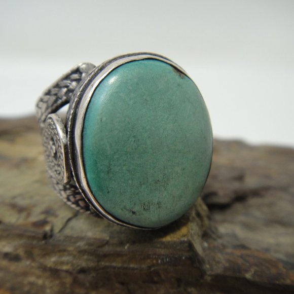 Big Southwestern Style Ring Green-Blue Stone Ornate Silver Tone Band 7.5 - Picture 2 of 9